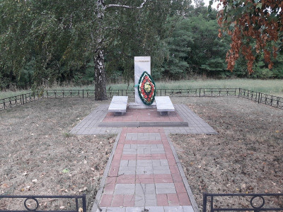 Братская могила погибших воинов в годы ВОВ.